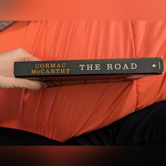 Book - The Road - Picture 3 of 4